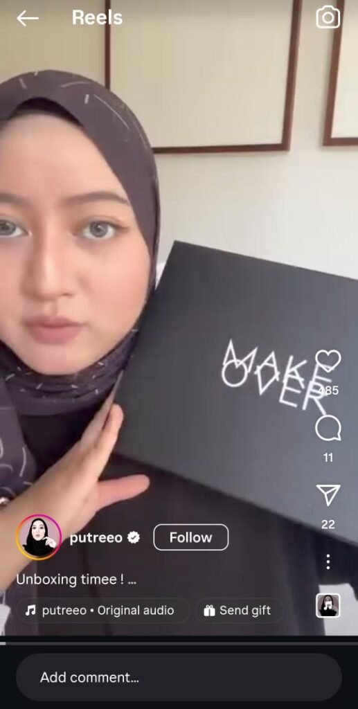 Putreeo showcasing warm-toned makeup inspired by the Spice palette, with cozy fall leaves and seasonal lighting